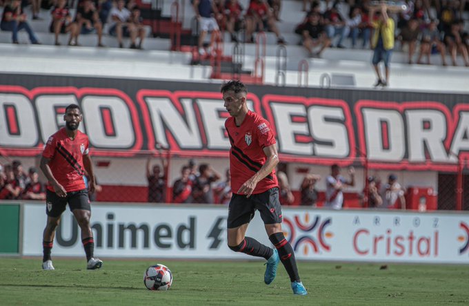 Atletico encosta na ponta e Goias avanca