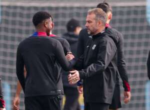 Hansi Flick defende arbitragem após duras críticas do Real Madrid: 'Temos de protegê-los'