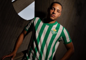 Barcelona agiliza venda de Vitor Roque ao Palmeiras para inscrever zagueiro