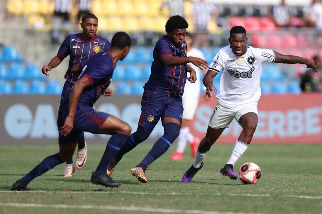 Botafogo 0 x 2 Madureira - Vitória dos visitantes bagunça classificação do Carioca 3 Botafogo 0 x 2 Madureira - Vitória dos visitantes bagunça classificação do Carioca (Foto: Vítor Silva/BFR)