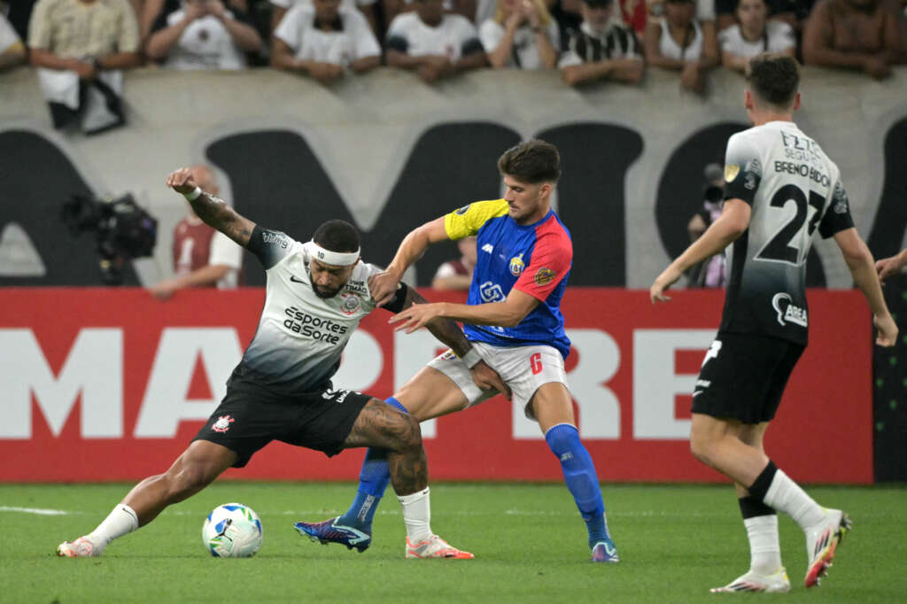 Corinthians 3 x 2 Universidad Central-VEN - Flertou com a tragédia, mas passou 2 CORINTHIANS CLASSIFICA