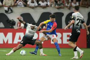 Memphis Depay critica Corinthians: 'Temos que controlar o jogo e ser mais inteligentes'