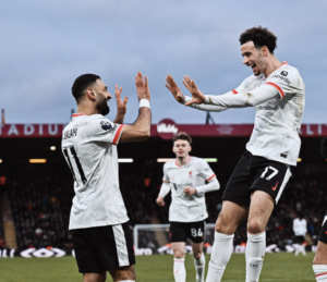 Salah faz 2, Liverpool derrota Bournemouth e dispara na liderança do Inglês