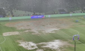 Granizo machuca jogadores e campo fica irreconhecível antes de Palmeiras x Corinthians