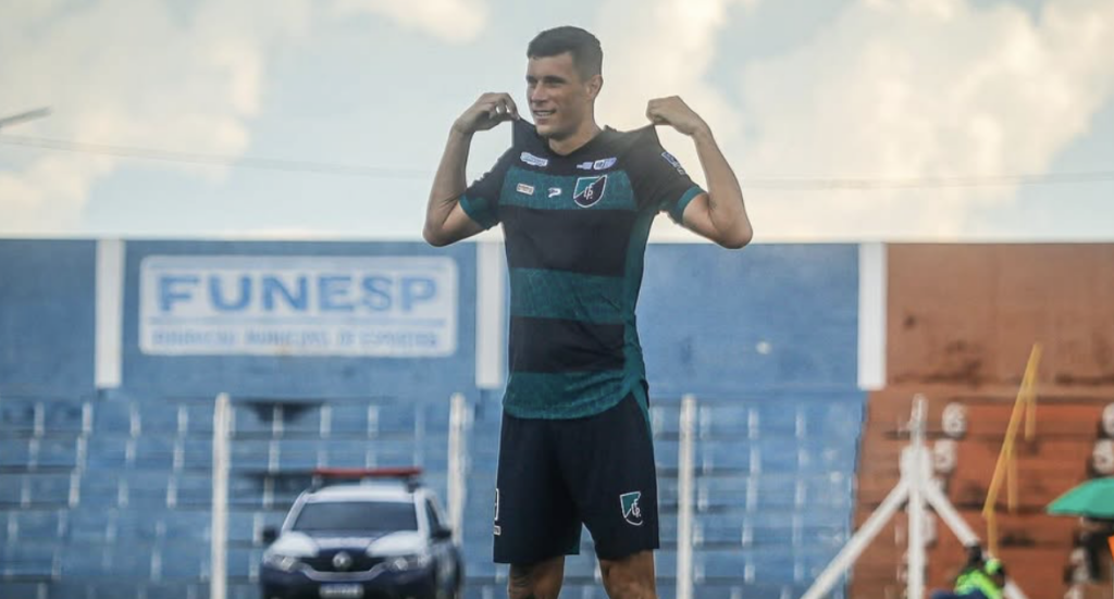 SUL-MATO-GROSSENSE: Pantanal derrota Naviraiense e lidera