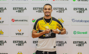 Criciúma apresenta oficialmente meia ex-Vasco e Flamengo