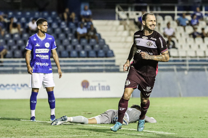 São Bento 0 x 2 Ferroviária - Locomotiva volta ao G8 e complica Bentão 6 Ferroviaria bate Sao Bento na Serie A2 2