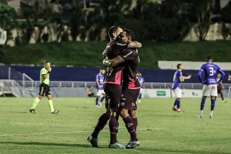 São Bento 0 x 2 Ferroviária - Locomotiva volta ao G8 e complica Bentão 5 Ferroviaria bate Sao Bento na Serie A2 3