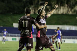 São Bento 0 x 2 Ferroviária - Locomotiva volta ao G8 e complica Bentão