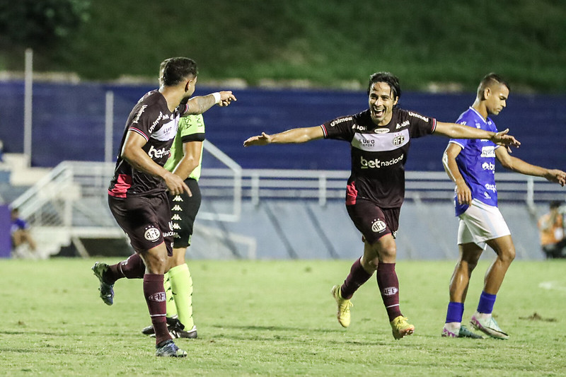 São Bento 0 x 2 Ferroviária - Locomotiva volta ao G8 e complica Bentão 3 Ferroviaria bate Sao Bento na Serie A2 5