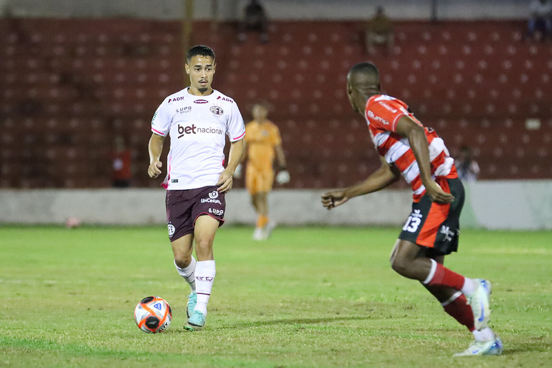 Linense 2 x 2 Ferroviária - Na raça, Locomotiva arranca empate em Lins 7 Ferroviaria e Linense empatam na Serie A2 1