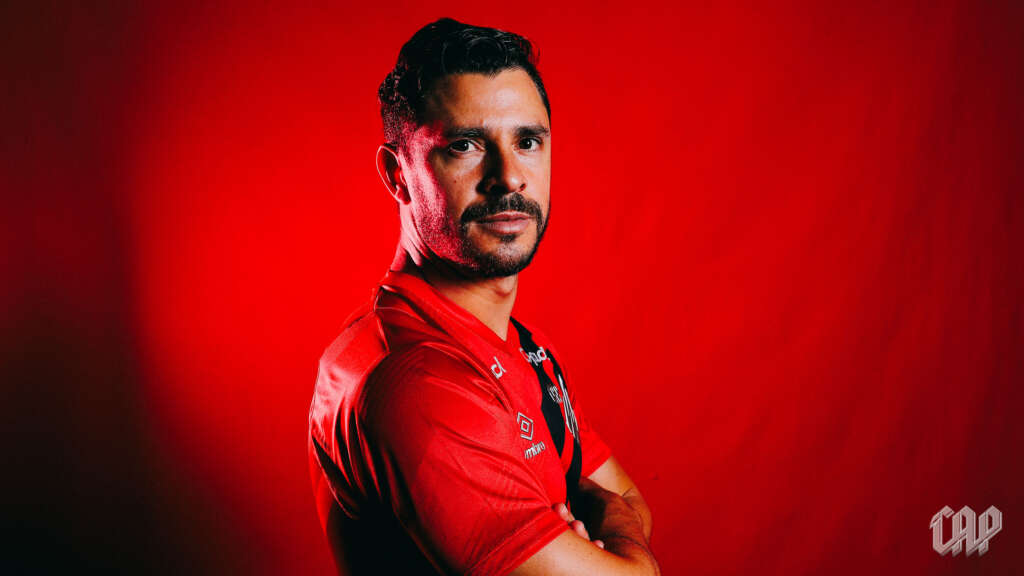 Após deixar o Santos, Giuliano é anunciado pelo Athletico-PR e destaca ‘volta para casa’