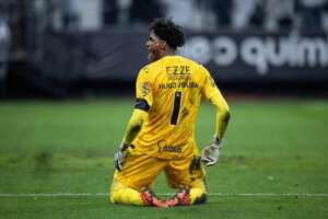 Hugo Souza reclama de postura corintiana no dérbi: 'Não jogamos'