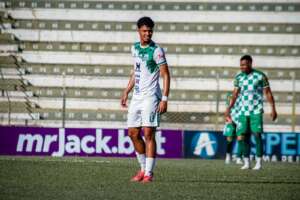 Paulistão Série A3: Zagueiro da Francana celebra: 