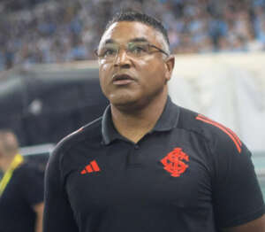 Roger Machado detona regulamento do Gaúcho após expulsão no clássico: 'Um absurdo'