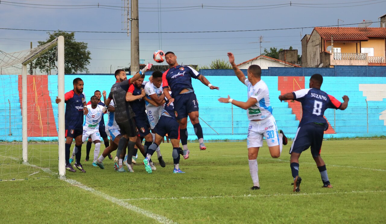 Suzano marcou os dois gols da virada no segundo tempo (Foto: Felipi Goes / MAC)