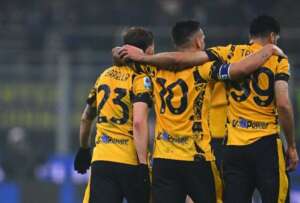 Lautaro marca, Inter sofre, mas bate Genoa e assume a liderança do Campeonato Italiano