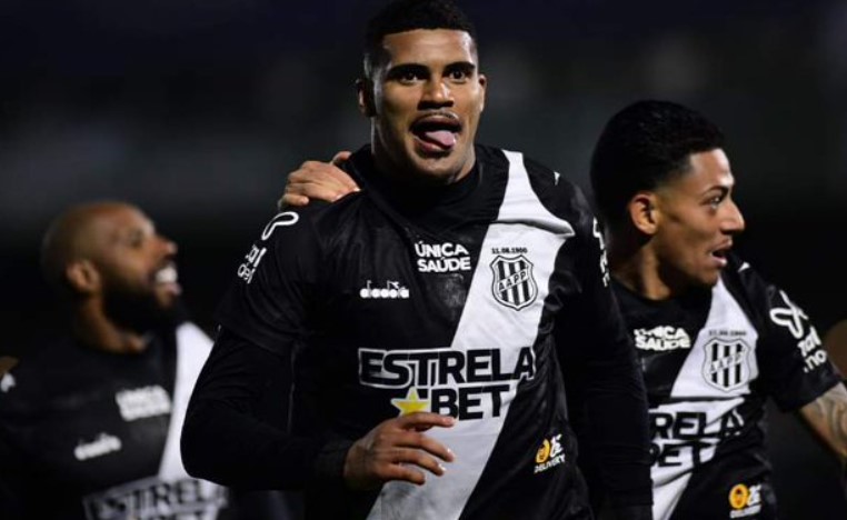 Afastado da Ponte Preta por lesão, Jeh é visto em jogo de Corinthians x Santos na Arena