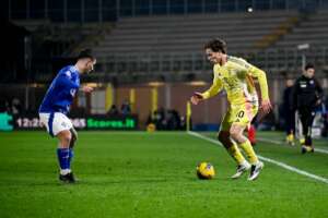 Juventus supera Como no fim e volta ao G4 do Campeonato Italiano