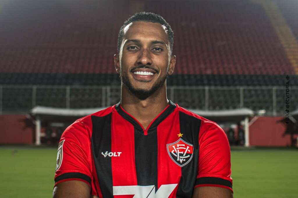 Vitória oficializa compra de Lucas Braga, ex-Santos (Foto: Victor Ferreira/EC Vitória)