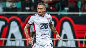 Vitória acerta venda de Lucas Esteves para o Grêmio; saiba valores