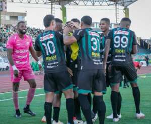 PARANAENSE: Maringá sai na frente do Coritiba, enquanto São Joseense e Operário-PR empatam