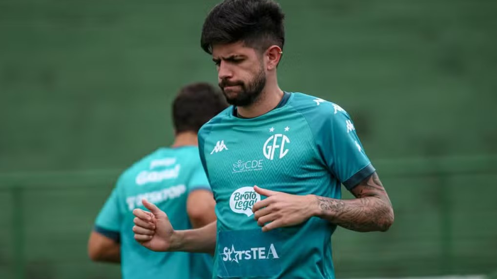 Técnico do Guarani admite Matheus Régis fora por 'questões administrativas'