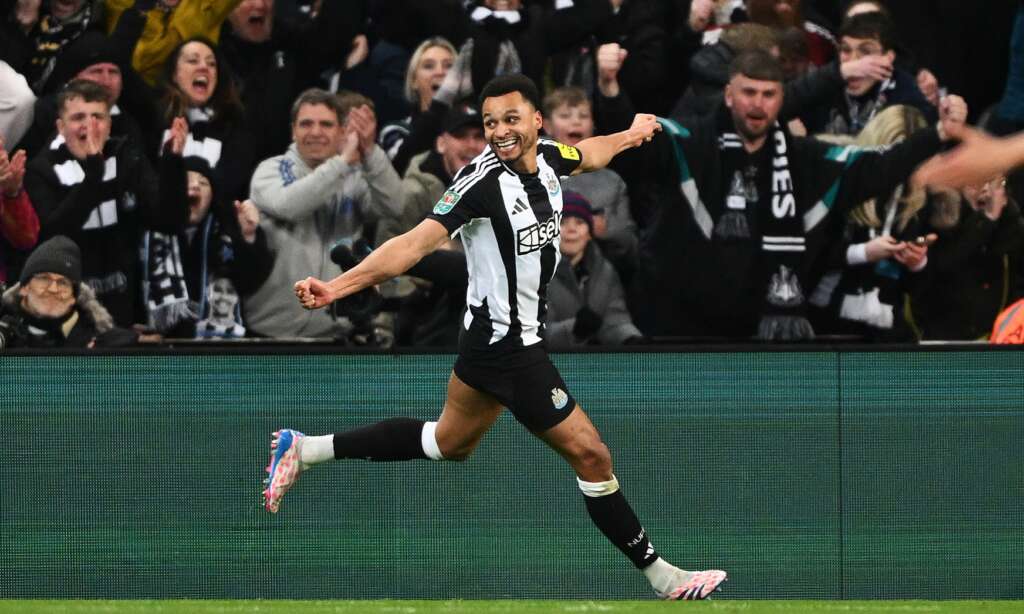 Newcastle vence o Arsenal de novo e mira título inédito da Copa da Liga