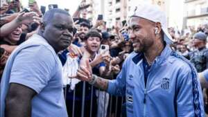 Multidão recepciona o Santos (Neymar) em Rio Preto