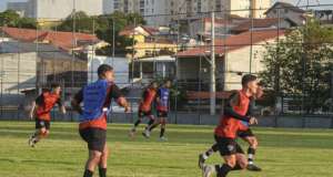 Capivariano x Oeste - Rubrão busca a reabilitação em duelo direto pelo G8