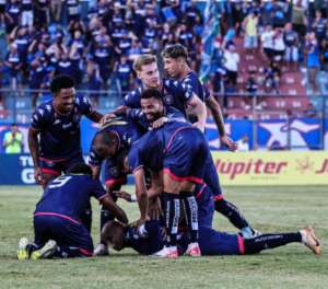 PARANAENSE: Coritiba é goleado e Athletico-PR volta a vencer 13 Coritiba é goleado e Athletico-PR volta a vencer no Paranaense