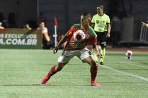 Lateral da Portuguesa sofre grave lesão e não deve jogar mais em 2025