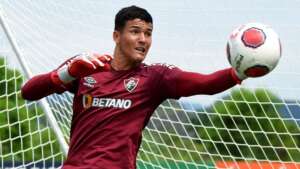Coritiba se aproxima do goleiro Pedro Rangel, do Fluminense