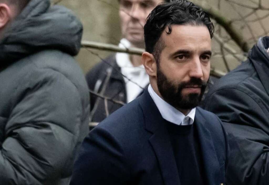 Estrelas do Manchester United prestam homenagem a Denis Law