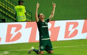 Santa Cruz encaminha contratação de atacante ex-Vasco e Internacional