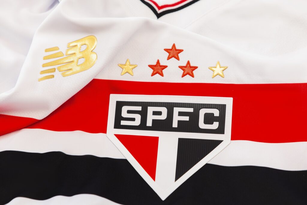 São Paulo apresenta nova camisa para 2025, inspirada no tri mundial 5 Sao Paulo lanca nova camisa para 2025 1