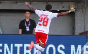 Caxias 0 x 2 Internacional - Vitinho brilha em semifinal do Gauchão