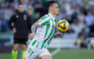 Antony faz bela assistência em vitória do Bétis, mas é expulso no fim