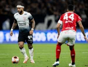 Ramón Díaz exalta desempenho e vai manter rodízio no Corinthians