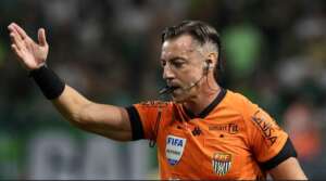 Ramón Díaz critica Raphael Claus e a postura do Corinthians