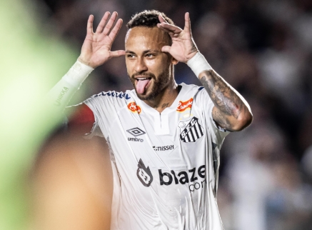 Neymar volta a marcar pelo Santos depois de 12 anos