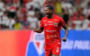 Atacante destaca 'partida histórica' do Velo Clube contra o São Paulo