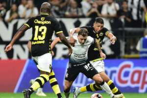 Corinthians 2 x 0 São Bernardo - Romero e Memphis decidem classificação