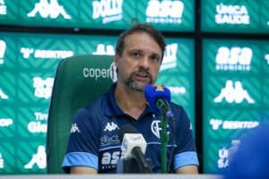 Técnico do Guarani cobra mudança de postura antes de pegar o Corinthians