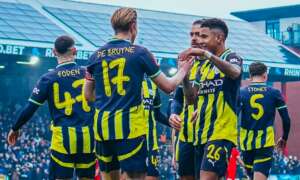 Manchester City vira contra time da 3ª divisão e avança na Copa da Inglaterra