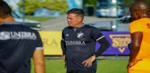 Pernambucano: No Retrô, técnico Evaristo Piza engata segunda vitória consecutiva e se mantém no G6