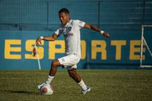 Amazonas contrata lateral-esquerdo ex-Fluminense