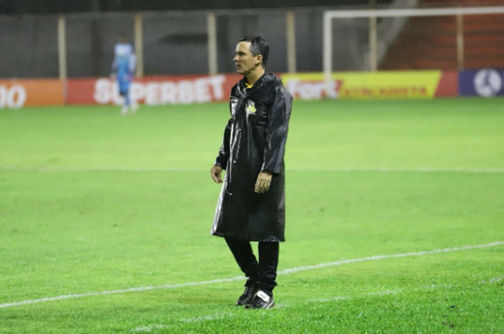 Criciúma encerra jejum e Zé Ricardo projeta clássico decisivo contra o Avaí