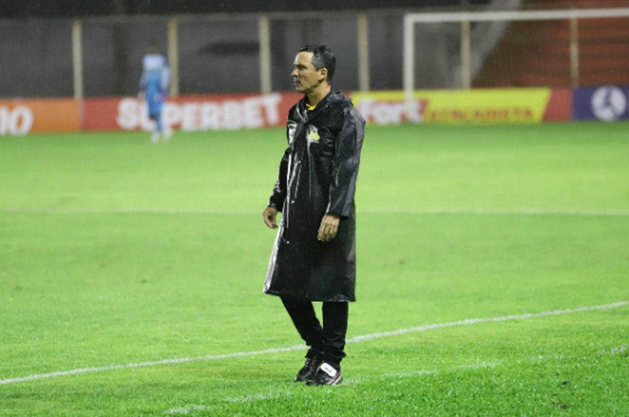 Ze Ricardo projeta classico com o Avai