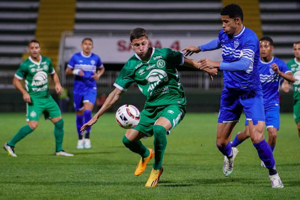 Chapecoense confirma venda do atacante Diego Coser ao Internacional 